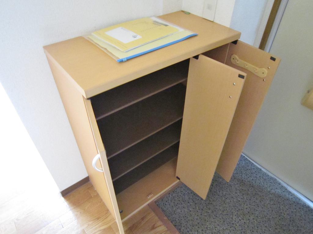 Entrance. (O⌒∇⌒o) There is also a shoe box