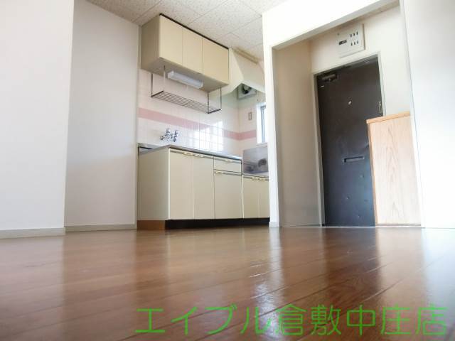 Living and room. ☆ There is a window in the kitchen next to!