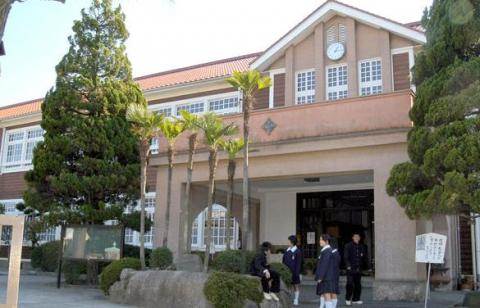 Junior high school. Nishi Junior 1569m High to School (Junior High School)