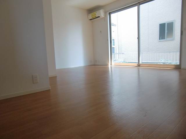Living and room. A bright room ☆