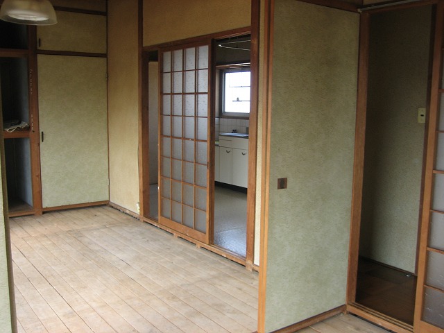 Living and room. Japanese-style room 2 rooms Tsuzukiai, Closet Yes