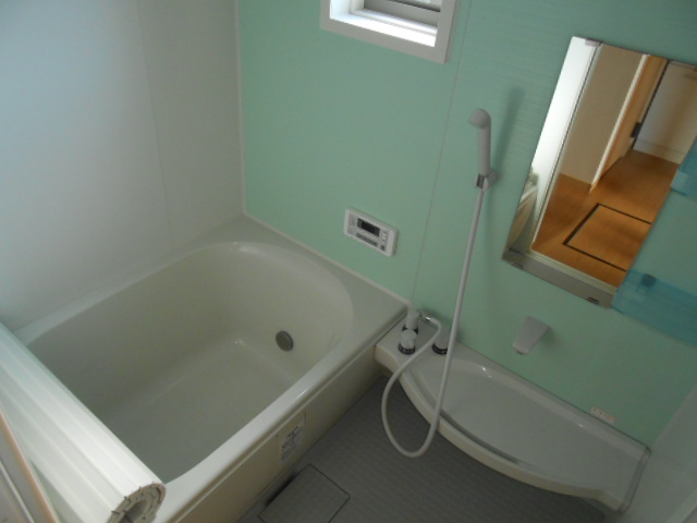 Bath. Bathroom is! It is reheating function with bus!
