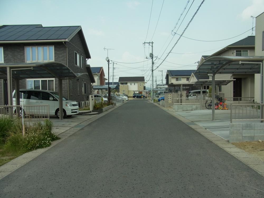 Local photos, including front road. Local (June 2012) shooting