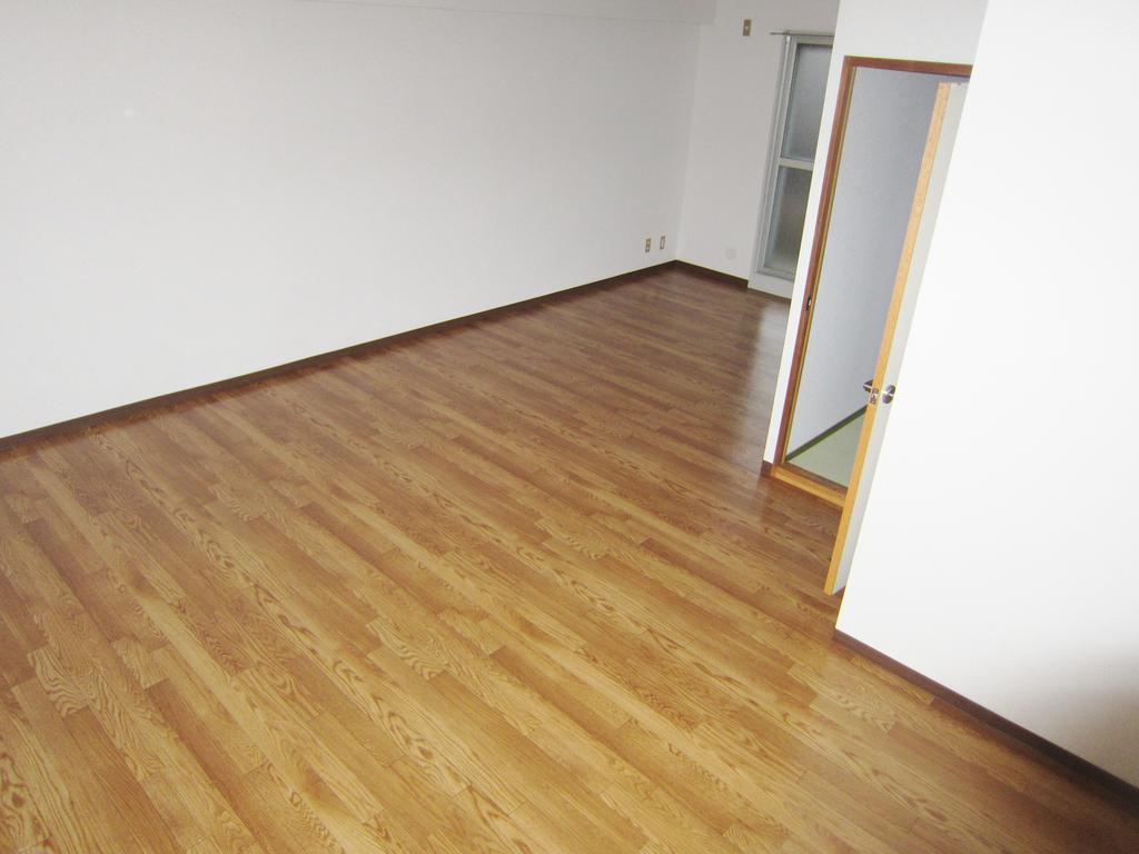 Living and room. (*^ 0 ^*)(*^ 0 ^*)(*^ 0 ^*)
