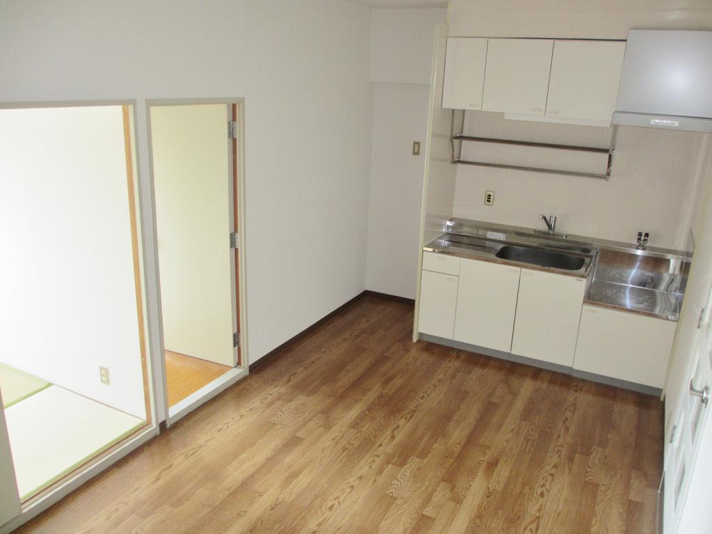 Living and room. (*^ 0 ^*)(*^ 0 ^*)(*^ 0 ^*)