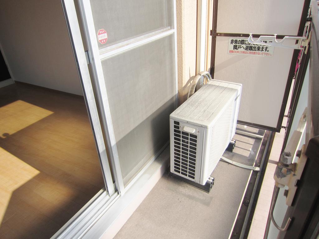 Balcony. \ (^ 0 ^) / \ (^ 0 ^) / \ (^ 0 ^) /