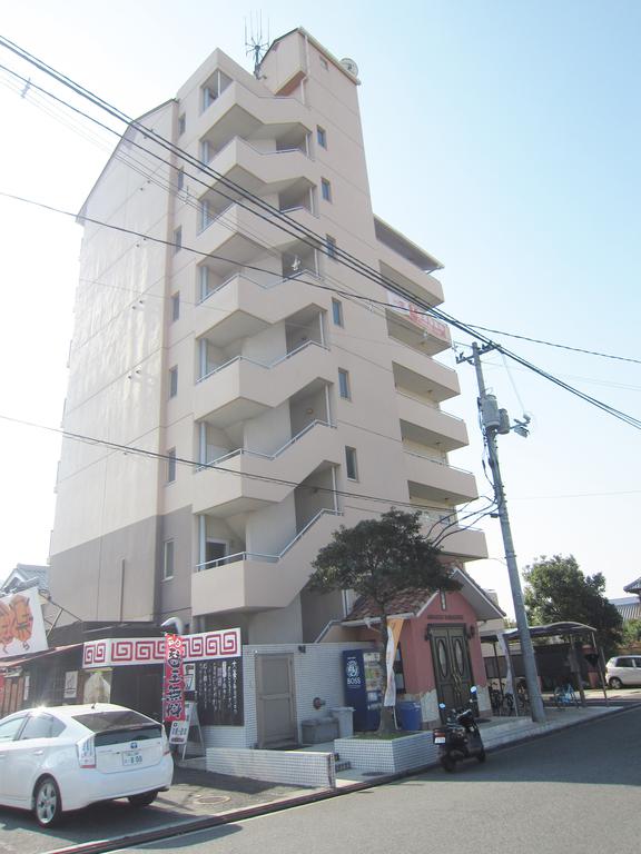 Building appearance. \ (^ 0 ^) / \ (^ 0 ^) / \ (^ 0 ^) /
