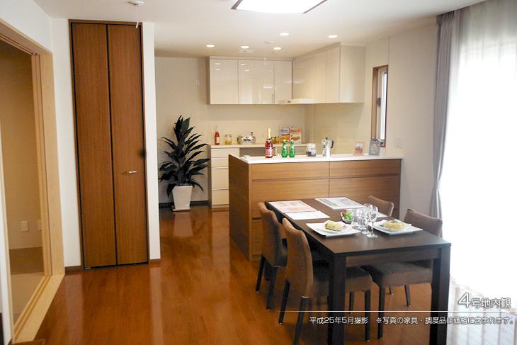 Non-living room.  [No. 3 place] [Introspection Photo] 2013 May shooting ※ Photos furniture ・ Furniture is included in the price.