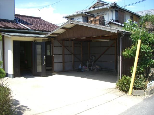 Local appearance photo. Parking space