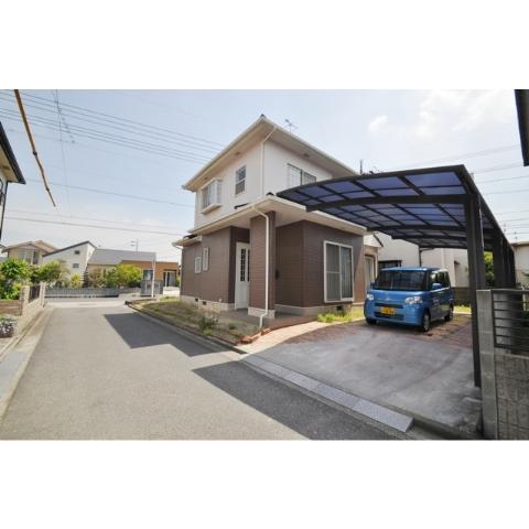 Building appearance. Happy with carport ☆