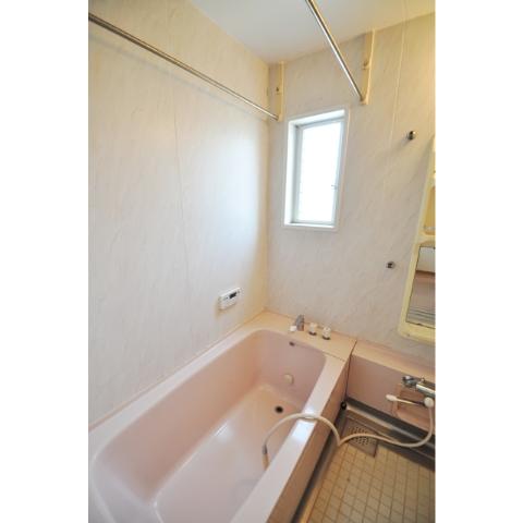 Bath. Effortlessly ventilation because there is a window ☆