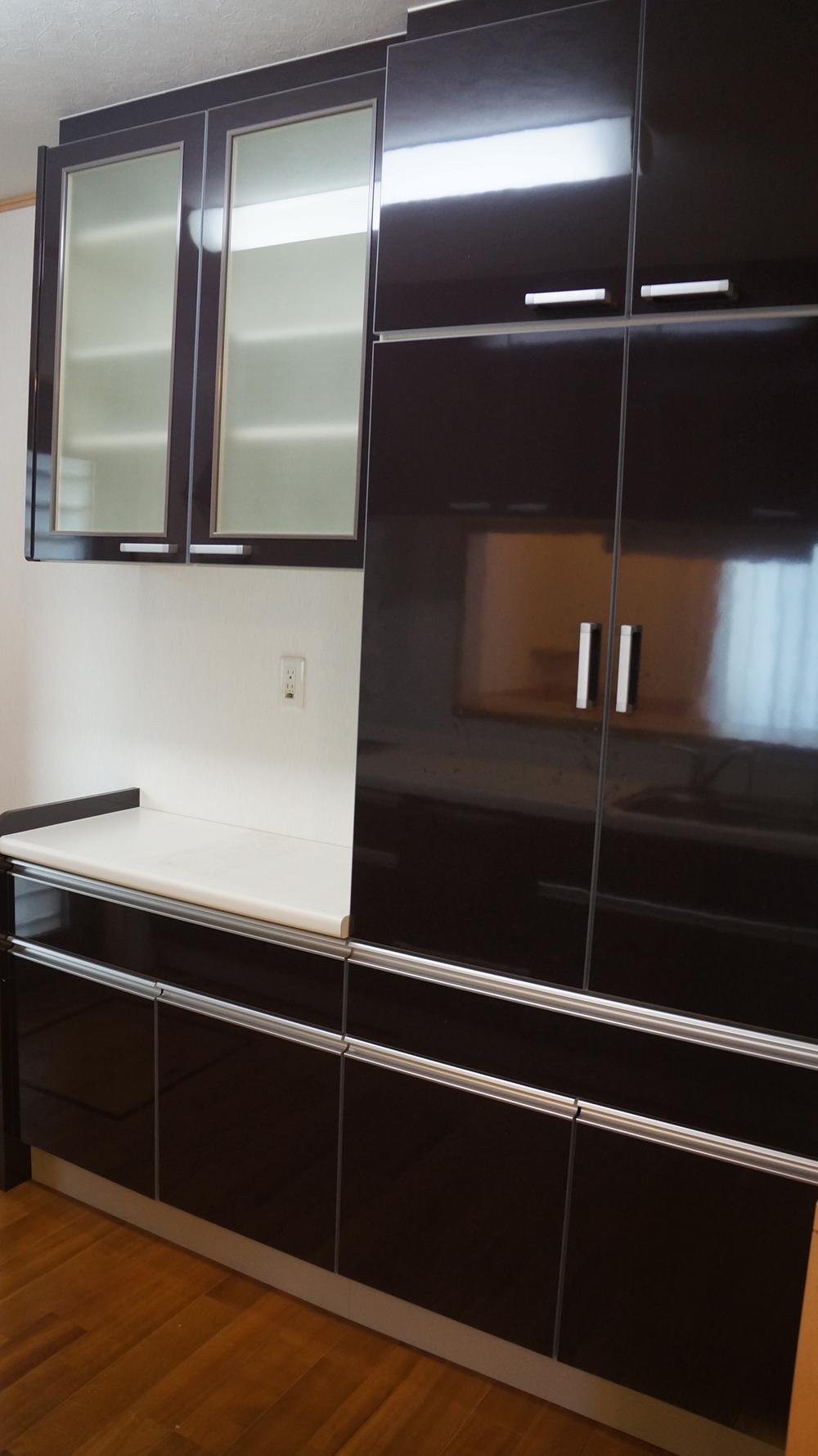 Kitchen. There is a built-in cupboard in the back of the kitchen ☆ 