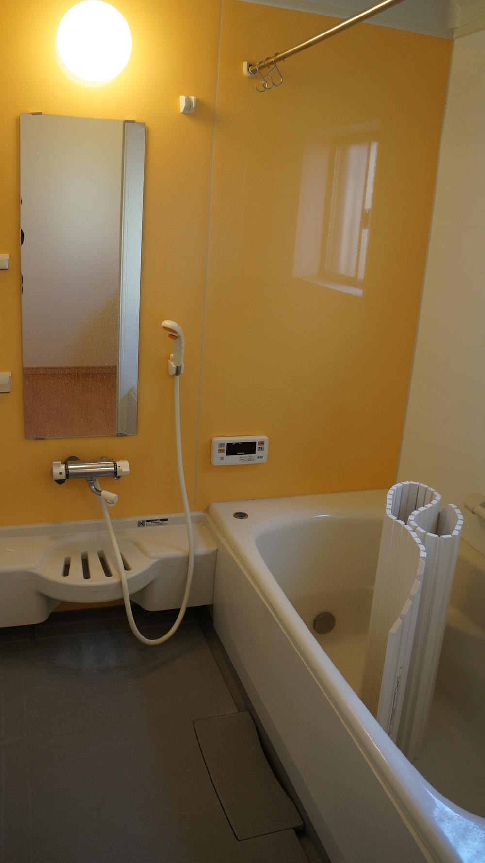 Bathroom. Spacious unit bus of 1 pyeong size