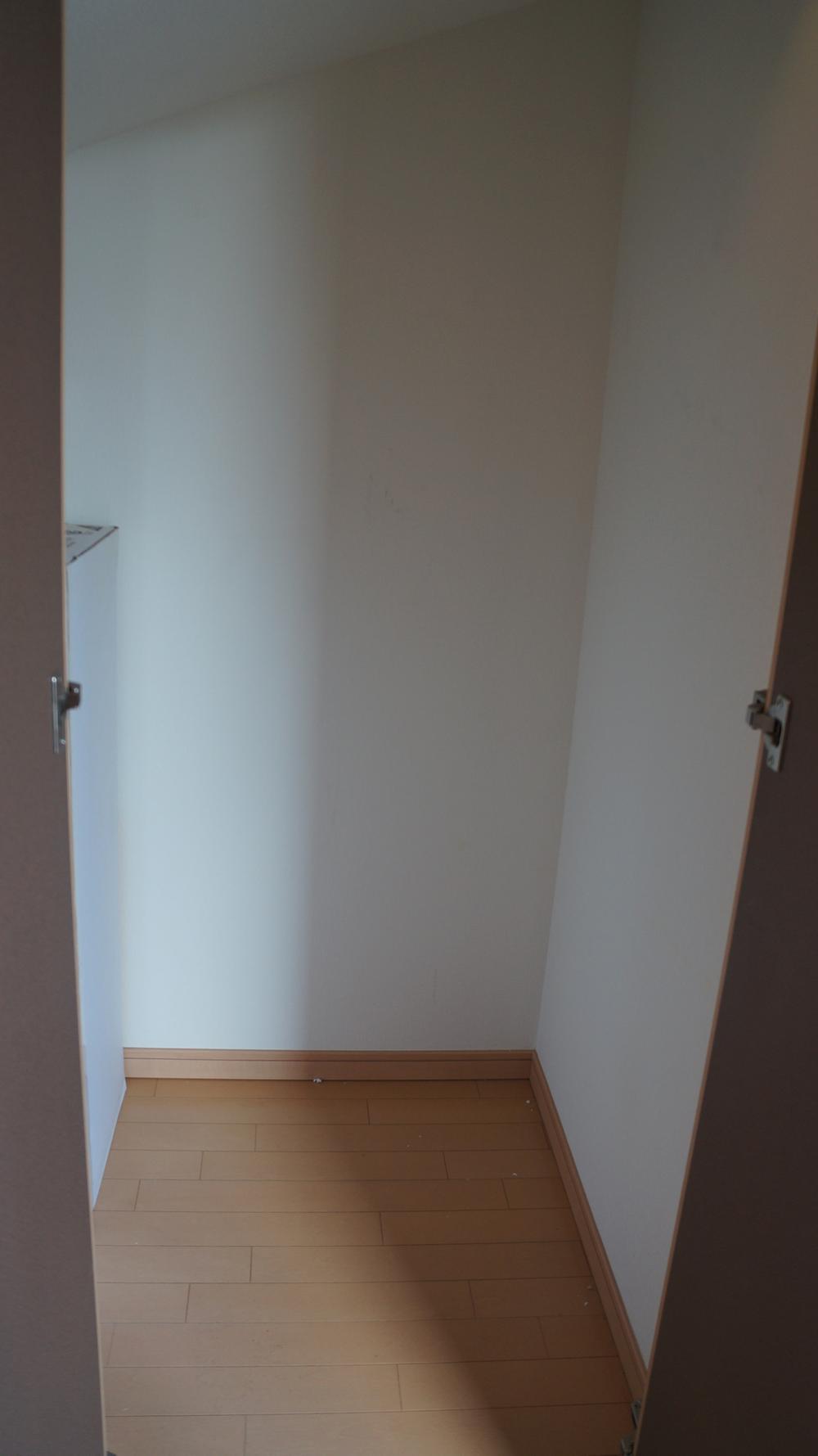 Receipt. There is a shoe closet in the back of the front door storage ☆ 