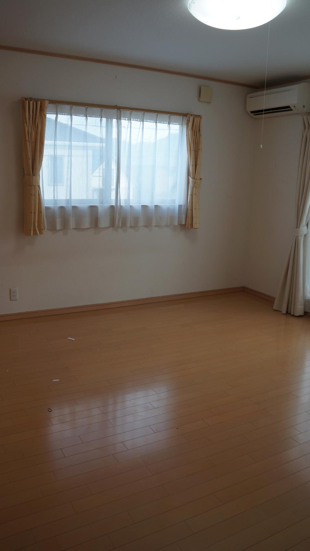 Non-living room. Second floor of the main bedroom