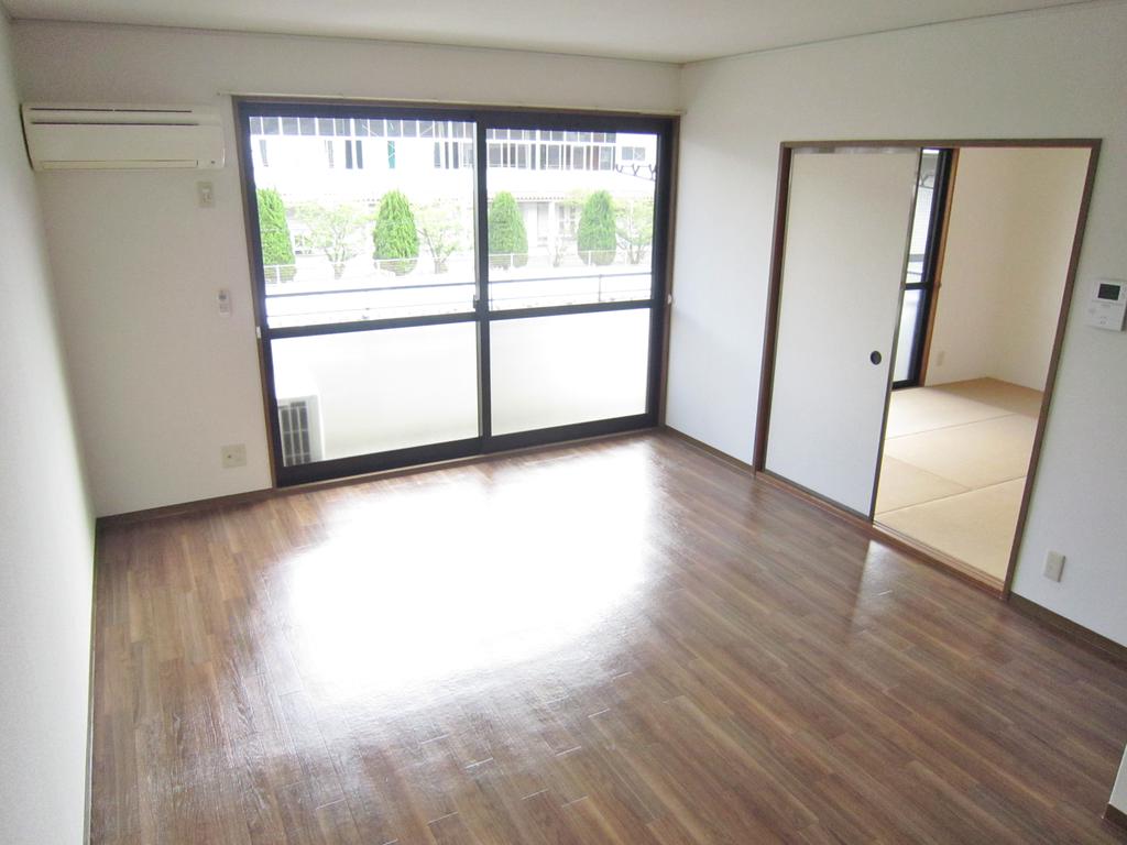 Living and room. (O⌒∇⌒o) (o⌒∇⌒o)