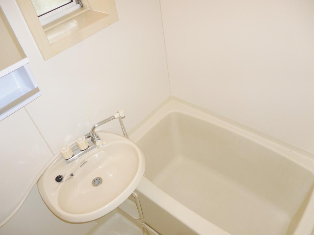 Bath. Actual and different case because it is the image of the property is there ☆