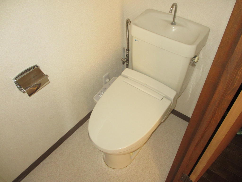 Toilet. (* ^ ▽ ^ *) (* ^ ▽ ^ *) (* ^ ▽ ^ *)