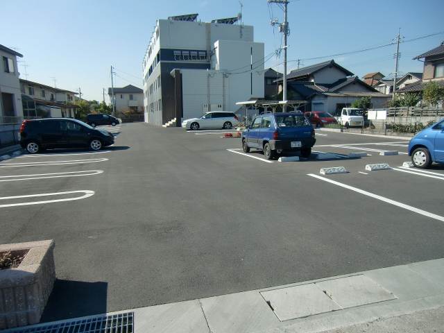 Parking lot. Ample parking ☆