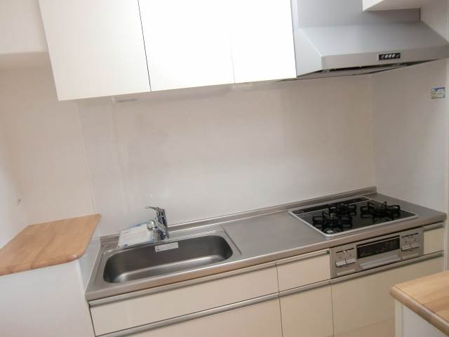 Kitchen. 3-burner stove in the kitchen ☆