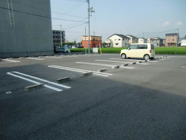 Parking lot. Ample parking ☆