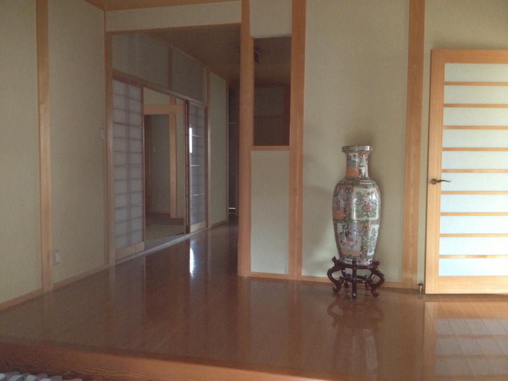 Entrance. Local (June 2013) Shooting