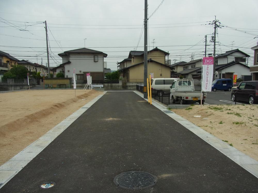 Local photos, including front road. Local (June 2012) shooting