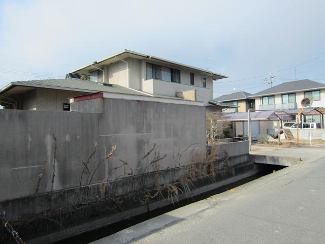 Local appearance photo. Local (01 May 2013) Shooting