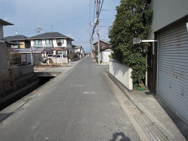 Local photos, including front road. Local (01 May 2013) Shooting