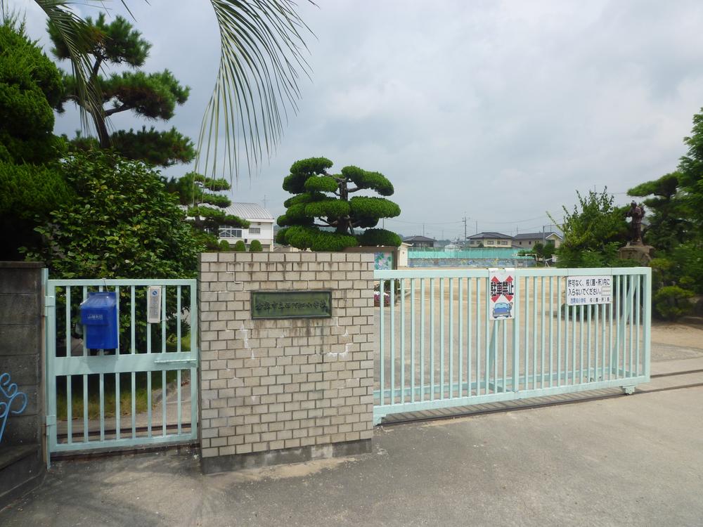 Primary school. Nishiachi until elementary school 1090m