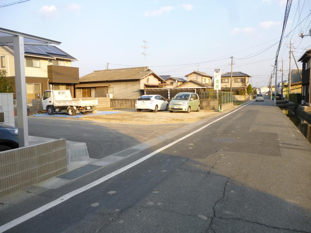 Local photos, including front road. Local (11 May 2013) Shooting Also spacious access road to the park.
