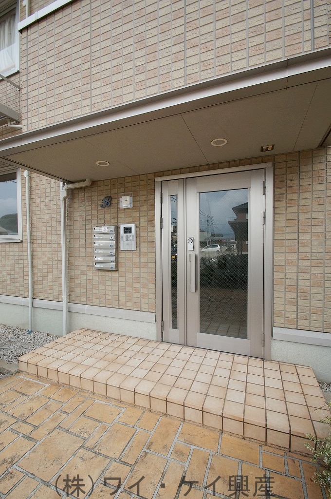 Entrance. Crime prevention surface with auto-lock pat ◎