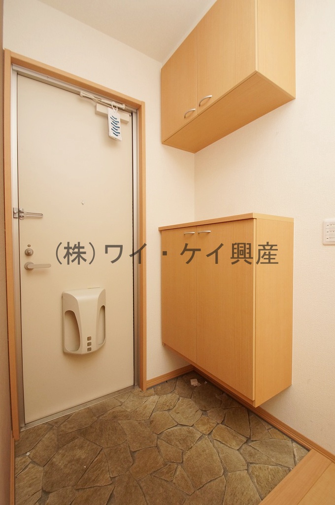 Entrance. Entrance is also fashionable ~ ~