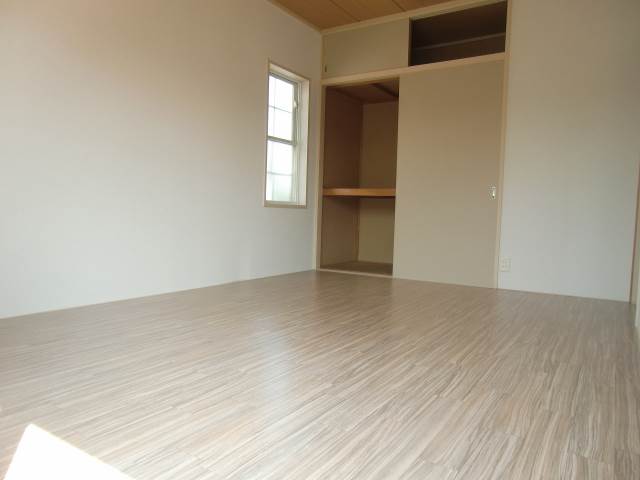 Living and room. Storage lot ☆