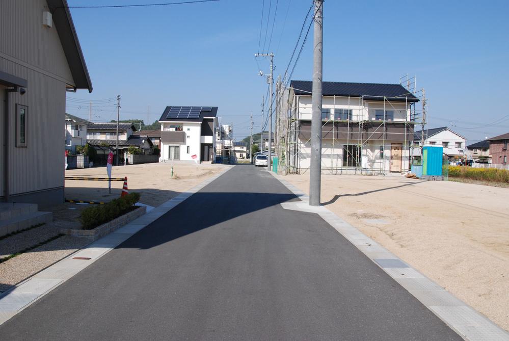 Local photos, including front road. Local (10 May 2013) Shooting