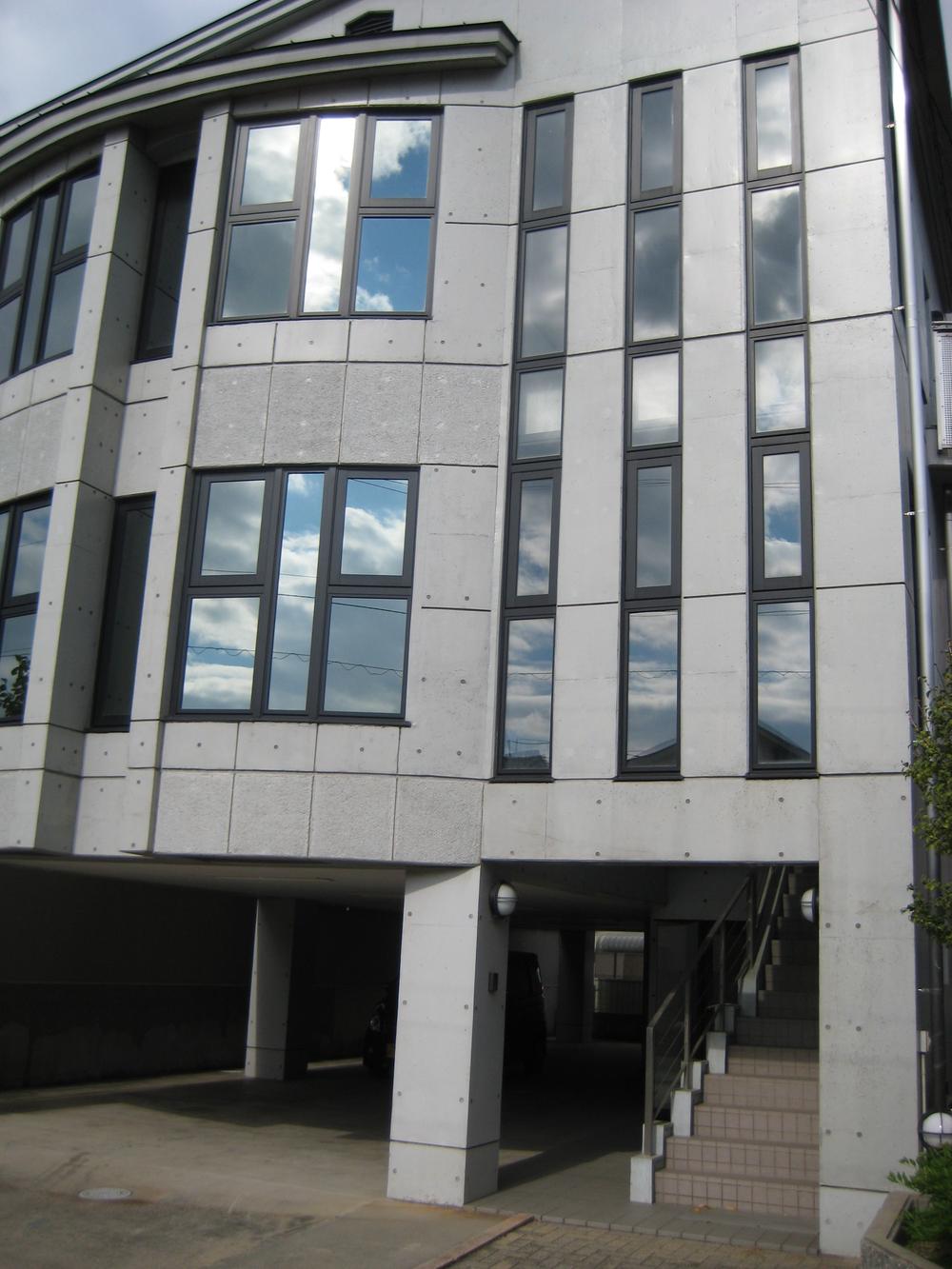 Local appearance photo. From south