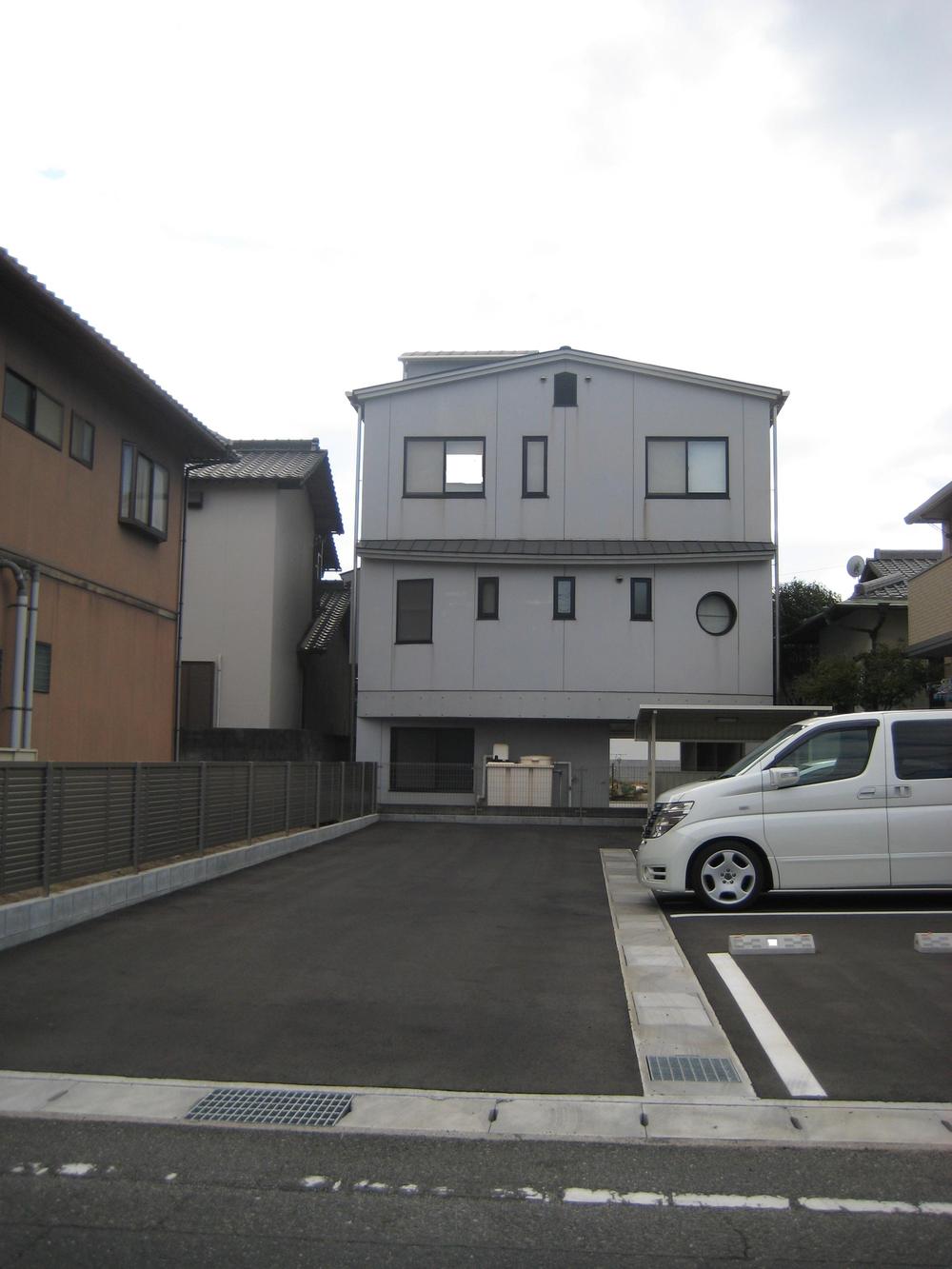 Local appearance photo. From north