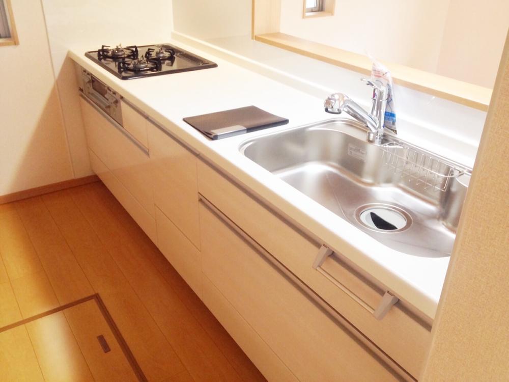 Kitchen. Indoor (10 May 2013) Shooting