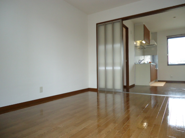 Living and room. About 12 Pledge and connect the Western and dining !!