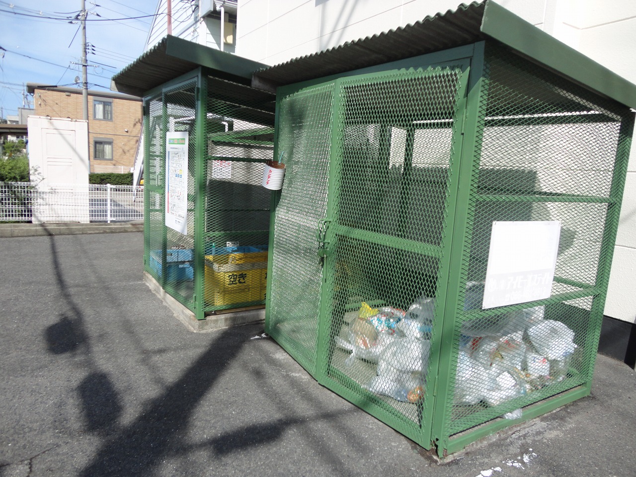 Other common areas. On-site waste storage ☆