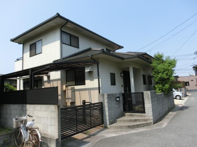 Local photos, including front road. Local (11 May 2013) Shooting