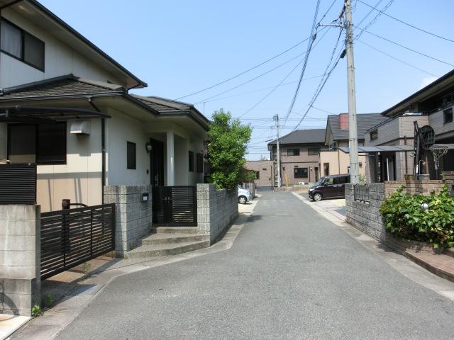 Local photos, including front road. Local (11 May 2013) Shooting