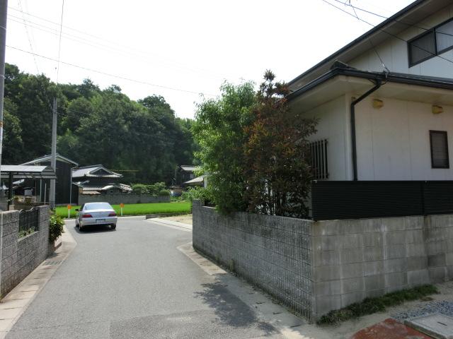 Local photos, including front road. Local (11 May 2013) Shooting