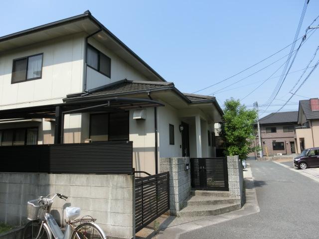 Local photos, including front road. Local (11 May 2013) Shooting