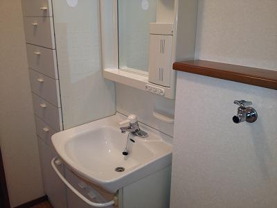 Wash basin, toilet. Indoor (February 2013) Shooting