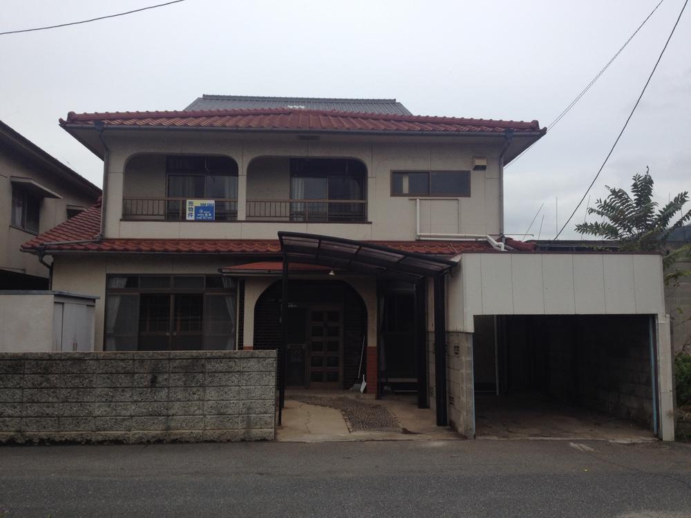 Local appearance photo. Local (10 May 2013) Shooting