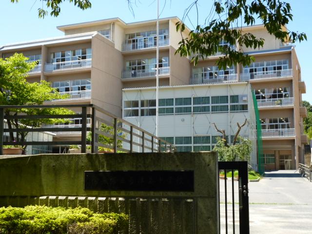 Junior high school. 1284m to Kurashiki City Tatsumi Junior High School