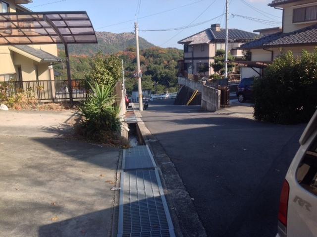 Local photos, including front road. Local (12 May 2013) Shooting