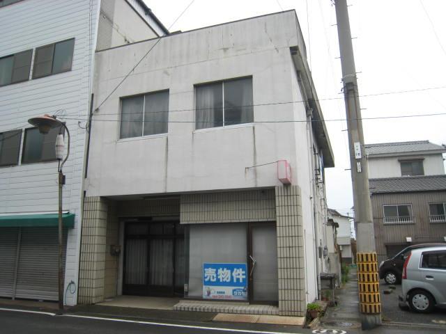 Local appearance photo. Local (March 2012) shooting