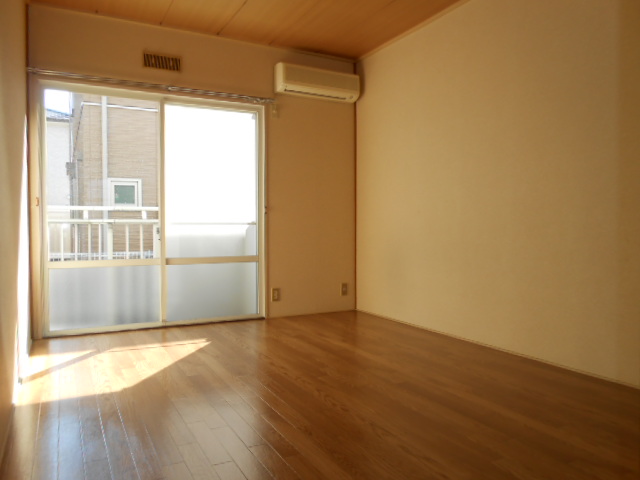 Living and room. Western is!